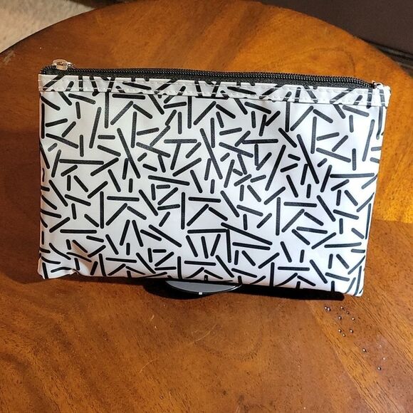 BRAND NEW  SMALL ALLEGRO MAKEUP BLACK/WHITE BAGS. - Picture 2 of 10